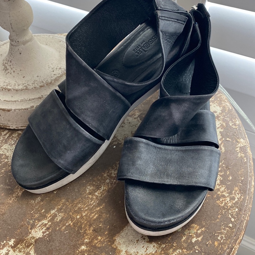 Bussola sandals distressed black leather sz39